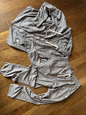 Vuori Womens Grey Heather Jogger Pants - Cozy Lounge Sweatpants